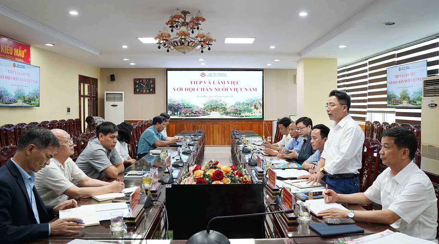 Trường Đại học Hồng Đức tiếp và làm việc với Hội Chăn nuôi Việt Nam